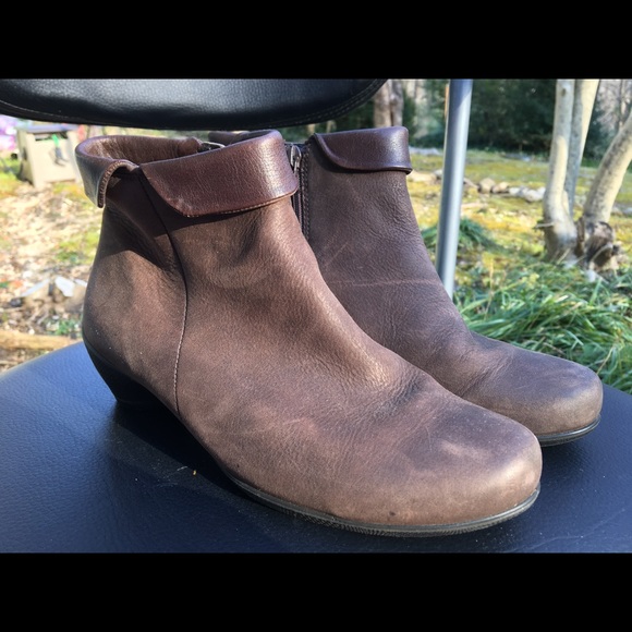 Ecco Brown leather booties • size 37 EUC - Picture 2 of 10